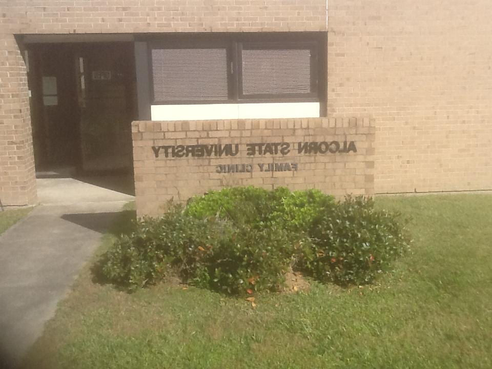 Image of the entrance of the pg电子游戏试玩 Family Clinic located in Natchez, MS